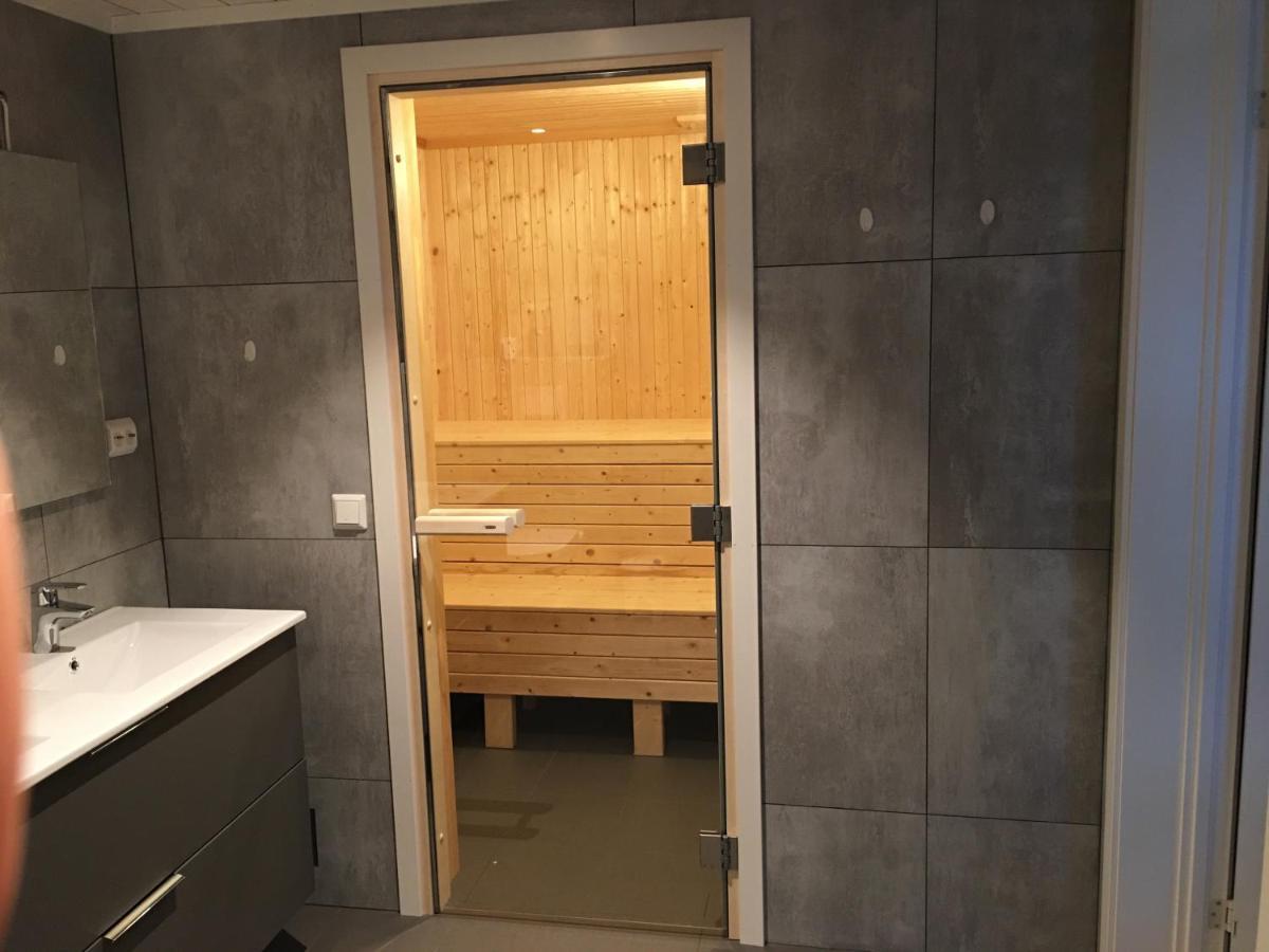Hébergement de vacances Exclusive Funkis Cabin, Lake View, Rooftop Terrace, Jacuzzi, Sauna, Close To Golf And Alpine