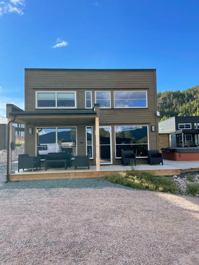 Hébergement de vacances Exclusive Funkis Cabin, Lake View, Rooftop Terrace, Jacuzzi, Sauna, Close To Golf And Alpine