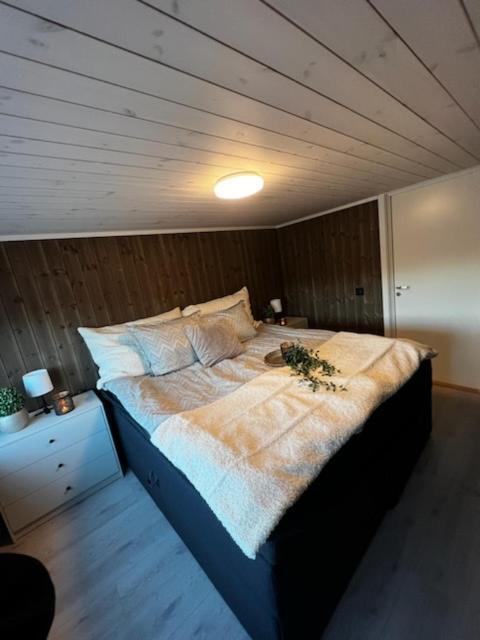 Exclusive Funkis Cabin, Lake View, Rooftop Terrace, Jacuzzi, Sauna, Close To Golf And Alpine *