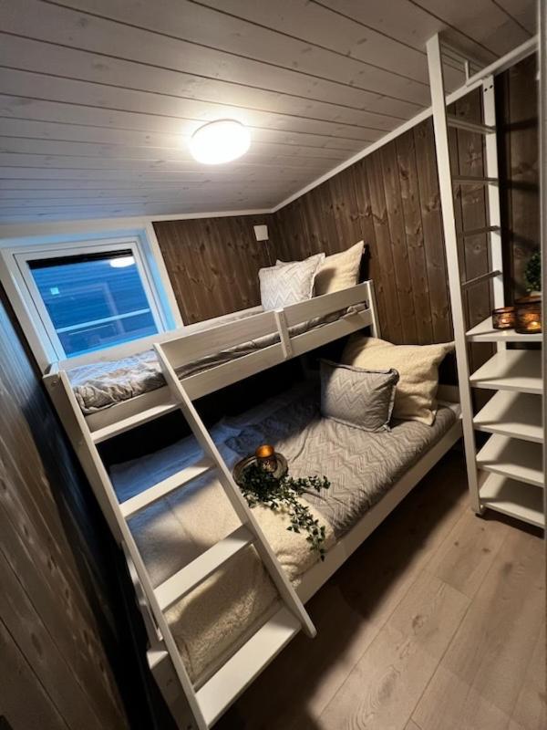 Exclusive Funkis Cabin, Lake View, Rooftop Terrace, Jacuzzi, Sauna, Close To Golf And Alpine * Vradal