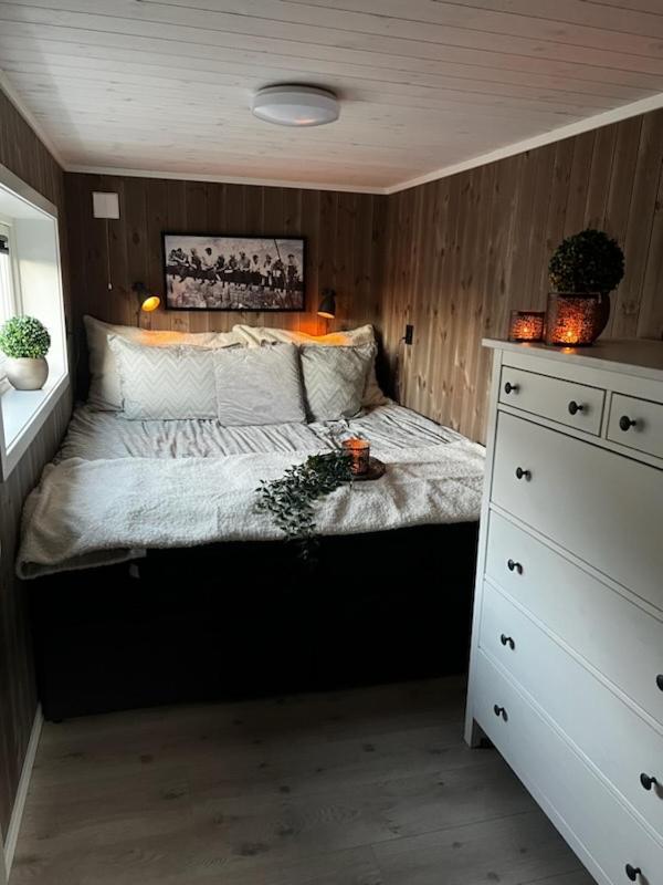 Hébergement de vacances Exclusive Funkis Cabin, Lake View, Rooftop Terrace, Jacuzzi, Sauna, Close To Golf And Alpine *